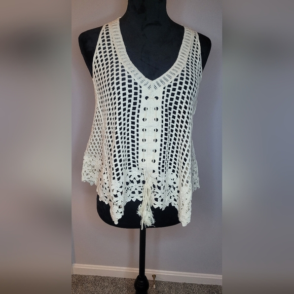 NWT Women's Cream Crochet Top. Size S/M - Picture 2 of 8